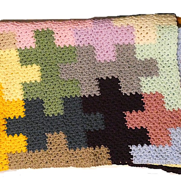 Colourful handmade knitted blanket - jigsaw puzzle design