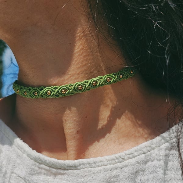 Green Macrame Choker with Gold Seed Beads – Drop Motif