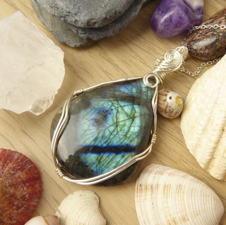Labradorite pendant sales