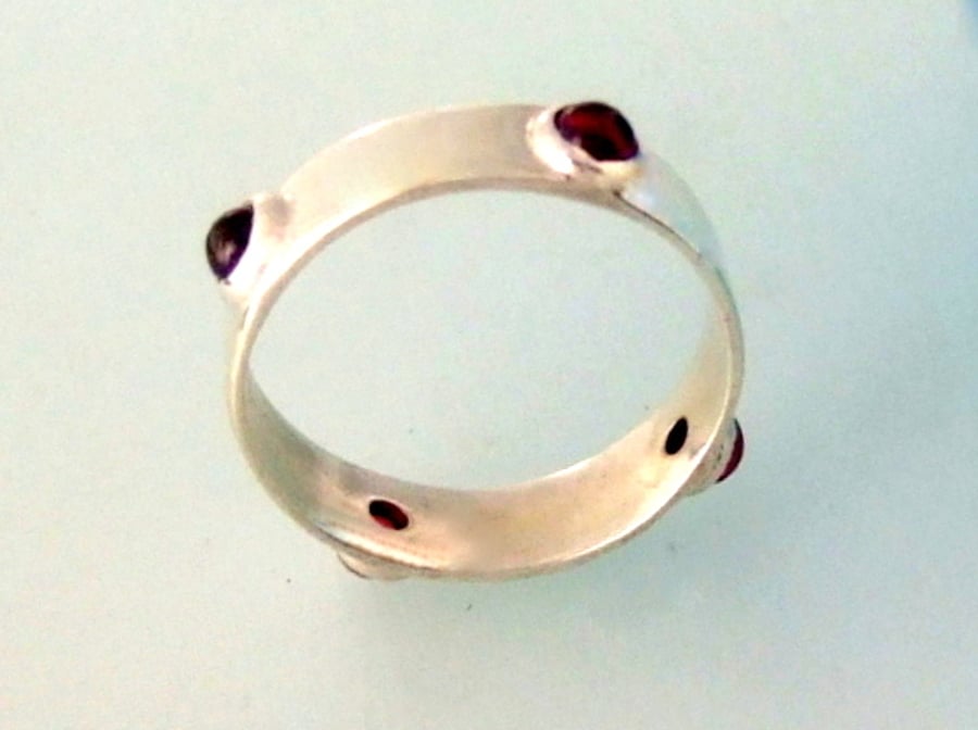 Garnet stone set ring