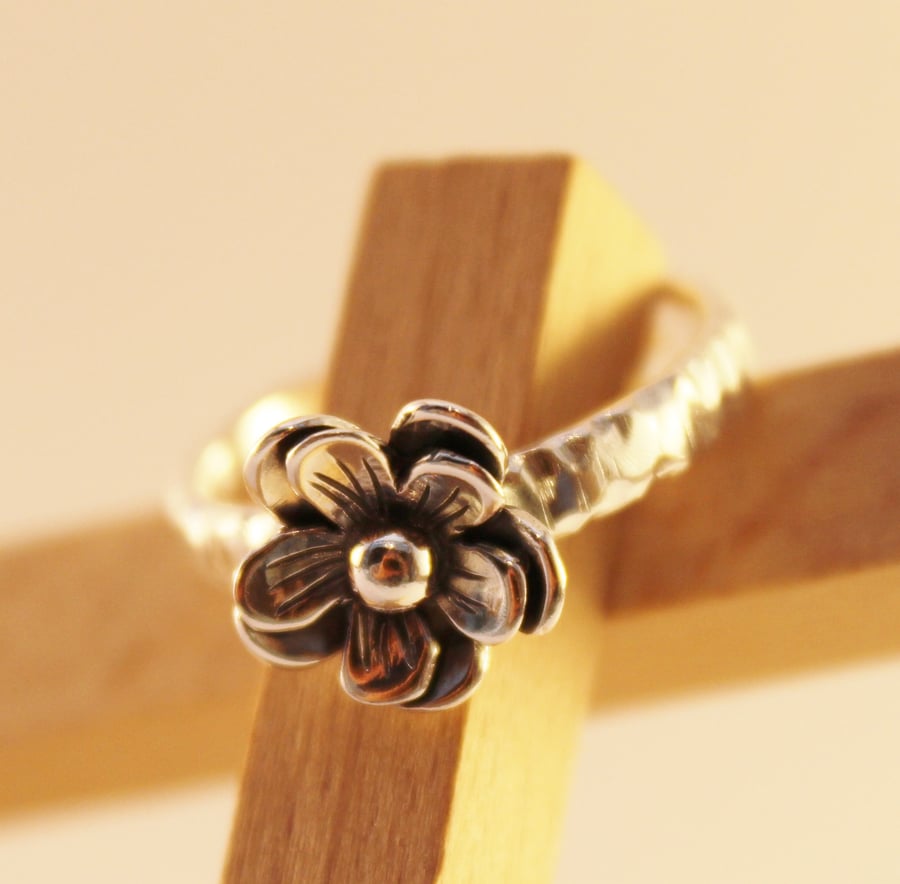 Pretty Flower Ring