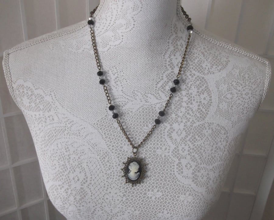 Lady Crystal Cameo necklace