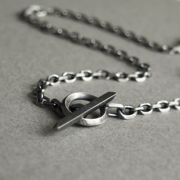 Oxidised or polished solid silver diamond cut trace chain with a unique t-bar