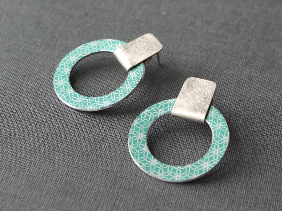 Colour pop circle studs green