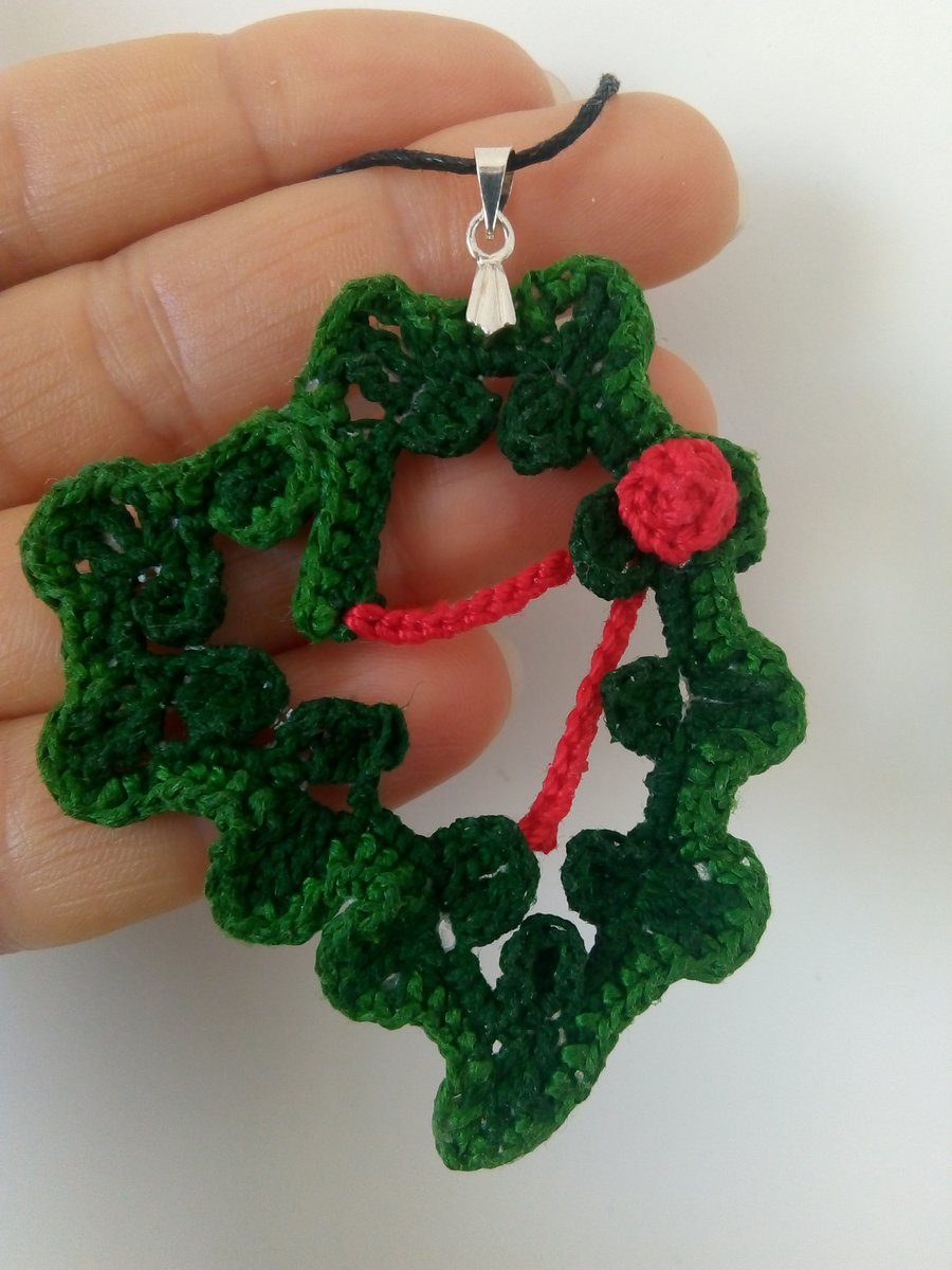 Crochet heart shaped necklace