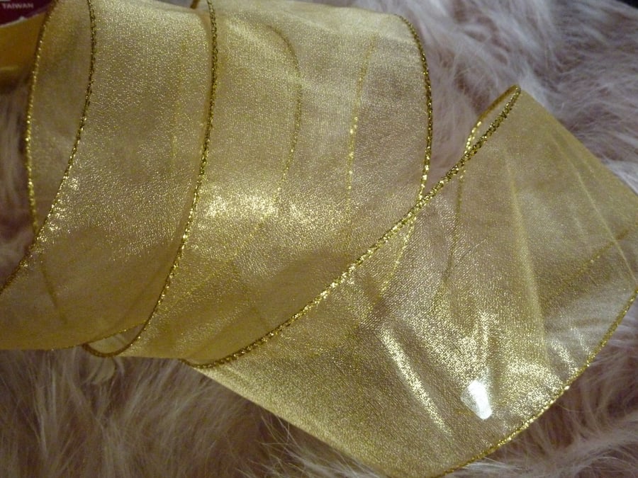 1 Metre Wire Edged Ribbon 63mm Xmas Gold