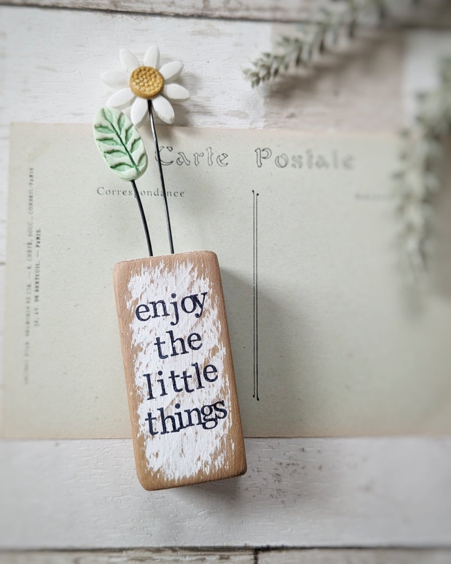 Clay Daisy Flower in a Printed Wood Block 'Enjoy the Little Things'