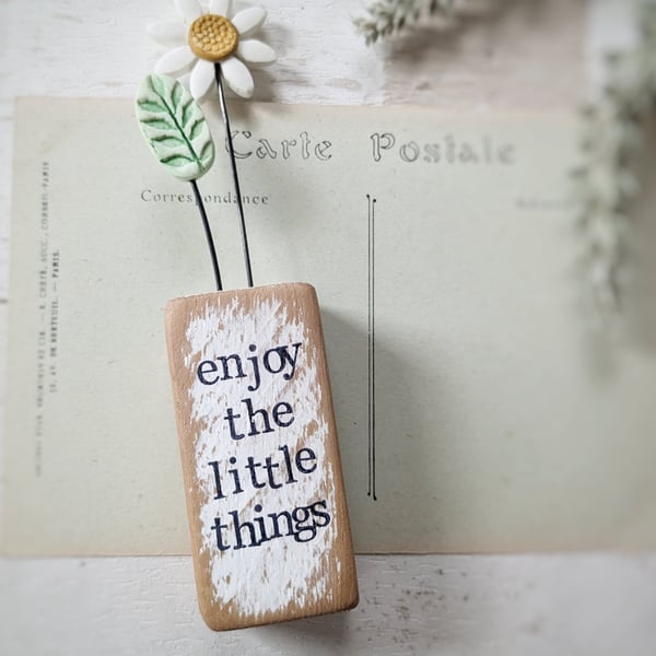 Clay Daisy Flower in a Printed Wood Block 'Enjoy the Little Things'