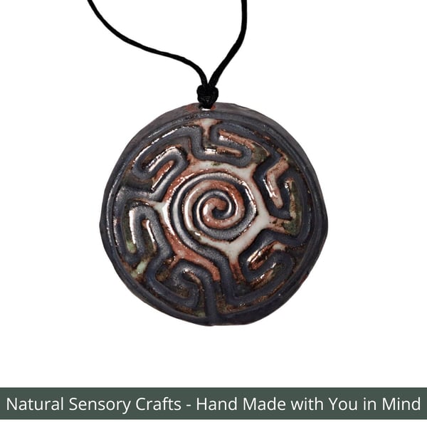 Multisensory finger labyrinth jewellery, Essential oil diffuser necklace red9