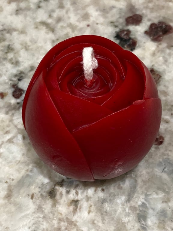 Hand Poured Red Rose Beeswax Candle 50g Scented with Rose & Jasmine
