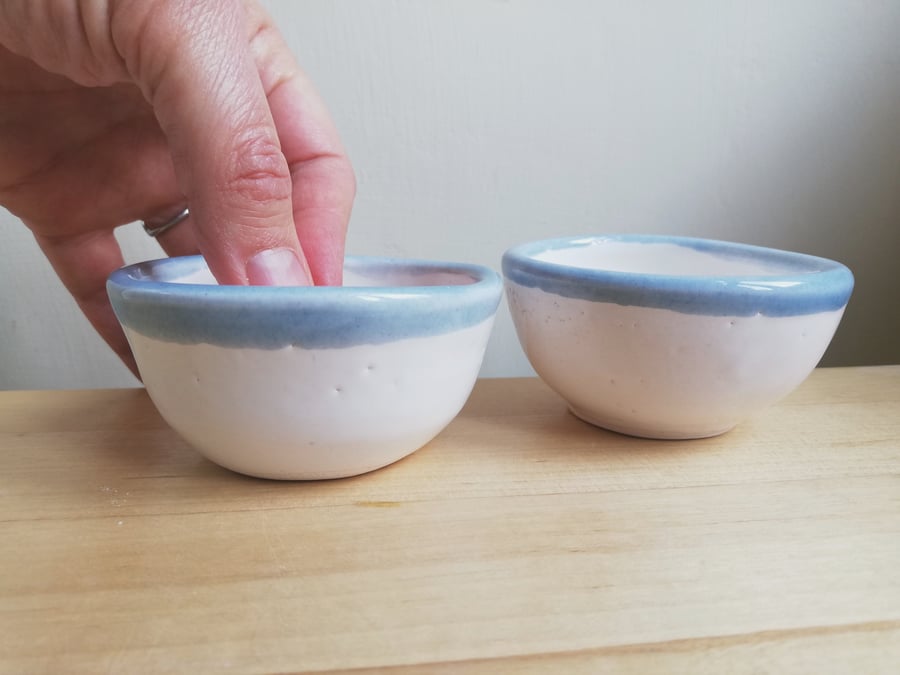 Ceramic salt and pepper pinch pots. White and grey hand made pottery cruet pots 