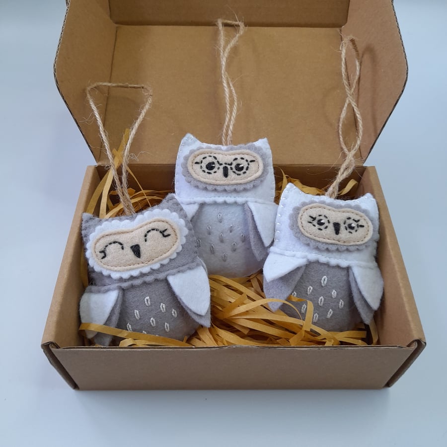 Felt Owl Hanging Decoration Set in grey and white