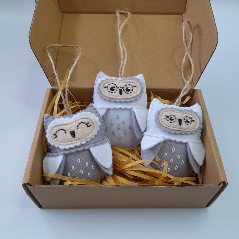Felt Owl Hanging Decoration Set in grey and white