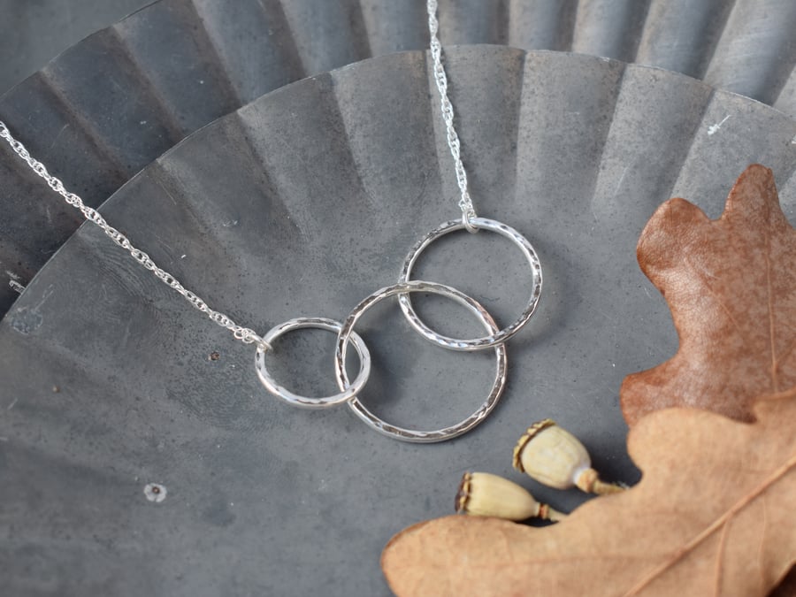 Linked Circle Necklace - 30th Birthday, 3rd Anniversary, New Mum Gift