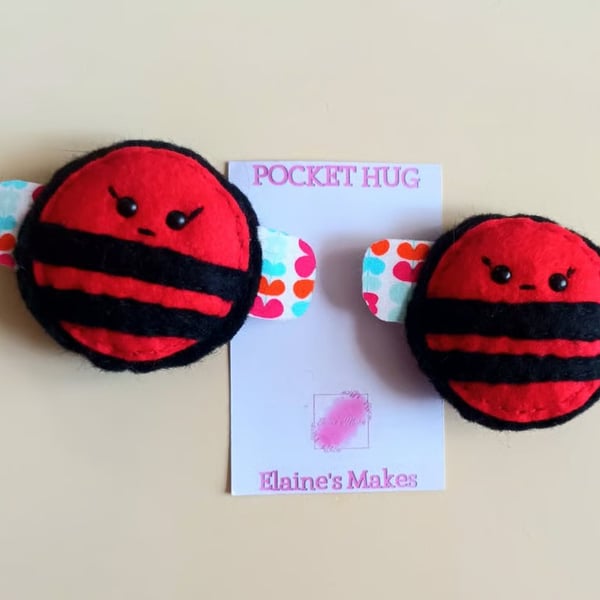 'Bumble Bee' pocket hug & pocket hug card hand sewn in wool blend felt (red)