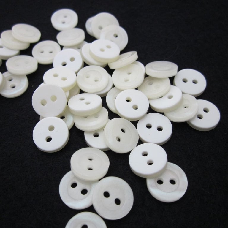 25 Ivory Pearly Shirt Buttons