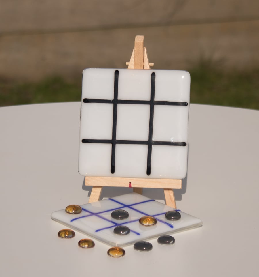 Tic Tac Toe - OXO Game in Fused Glass