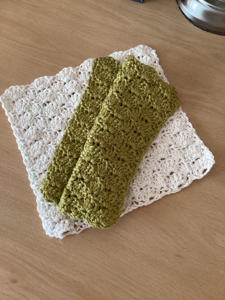 TWO CROCHET FACE CLOTHS GREEN & CREAM REUSABLE WASH CLOTHS