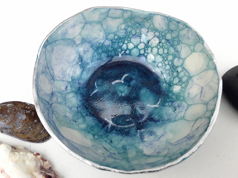 Semi porcelain bowl " Flight through the foam"