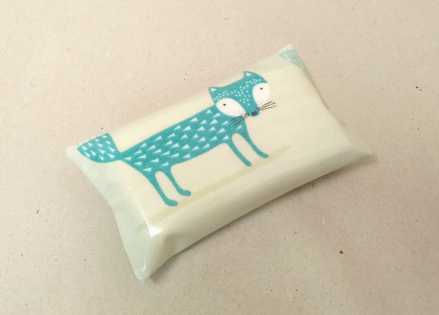 Tissue holder in beige with fox pattern, tissues included, wipe clean