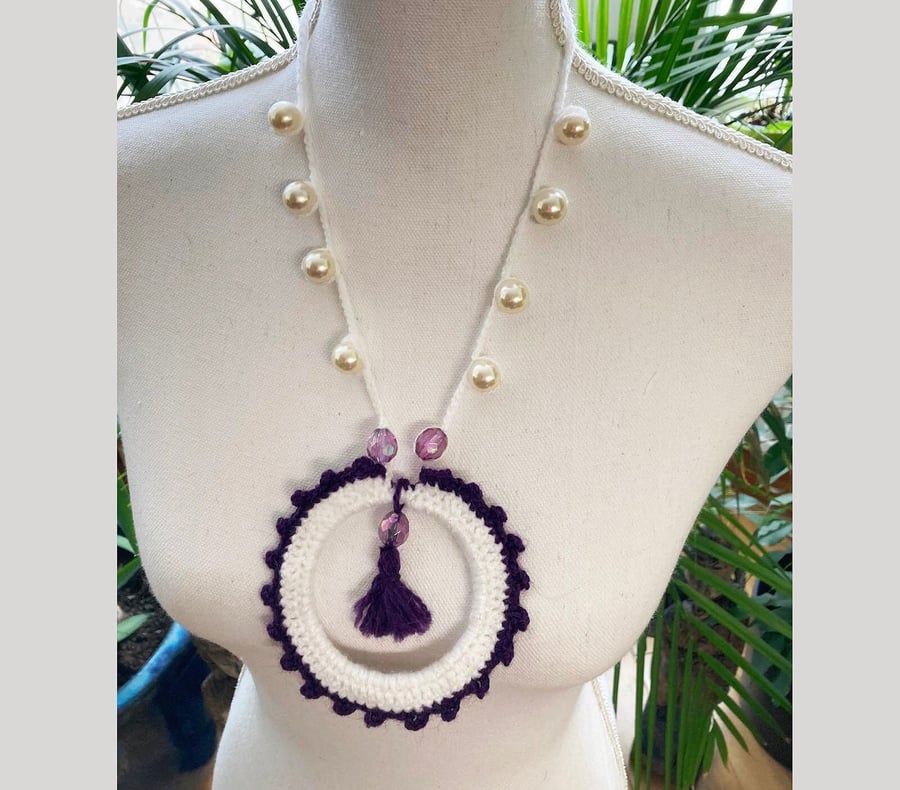 White-purple hand crochet everyday pearly beads round shape necklace
