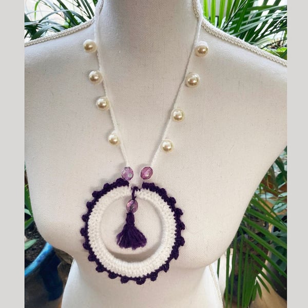White-purple hand crochet everyday pearly beads round shape necklace