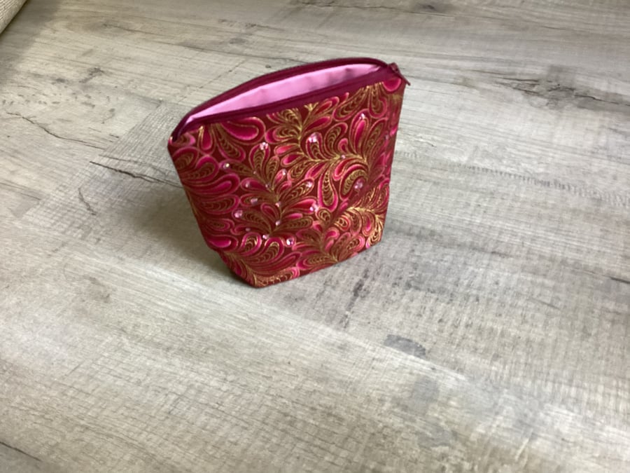 Small raspberry make up bag