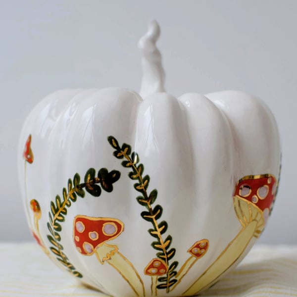 Hand Painted Mushroom Ceramic Pumpkin – Handmade Autumn Decoration with Gold