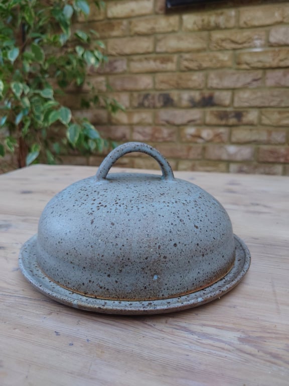Ceramic glazed cheese or cake dome & plate