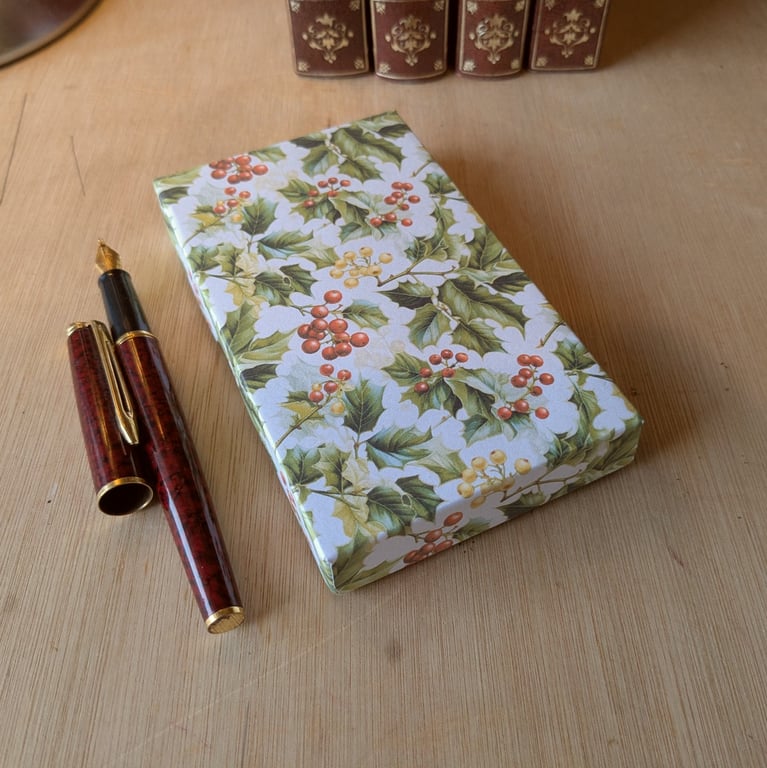 Holly at Christmas (A) - an ultra-thin necklace giftbox