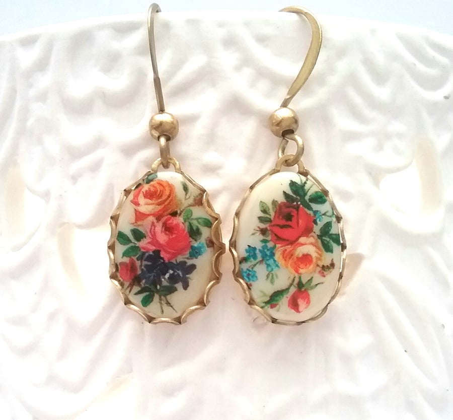 Dainty Floral Cabachon Earrings 