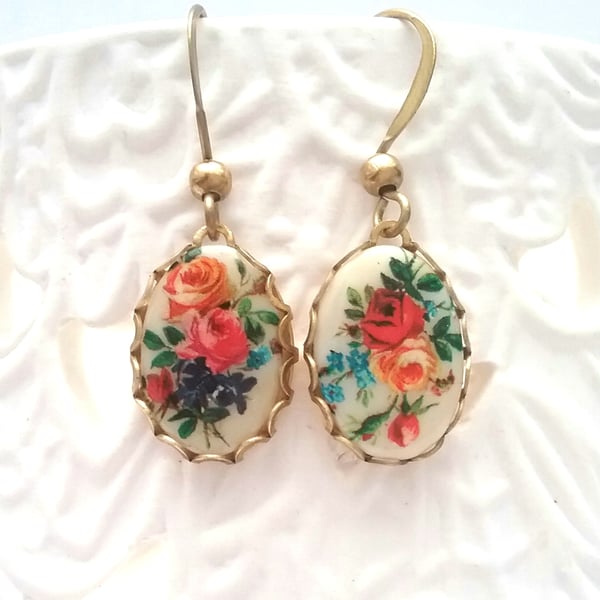 Dainty Floral Cabachon Earrings 