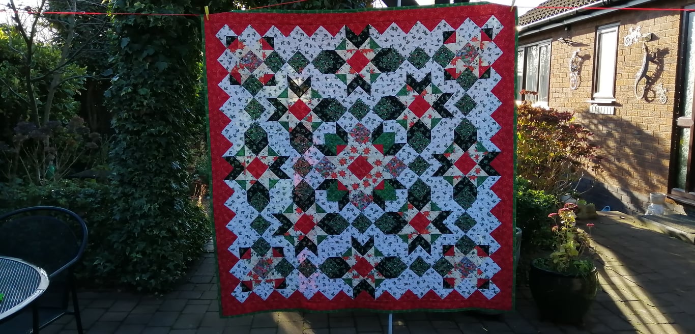 Handmade Christmas Patchwork Quilt by Diane Davis 64.5" square 164cm 