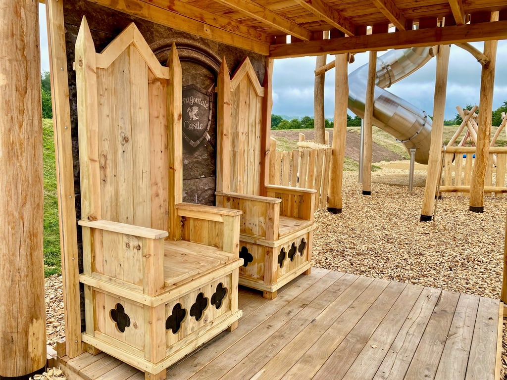 Throne, story telling chair 