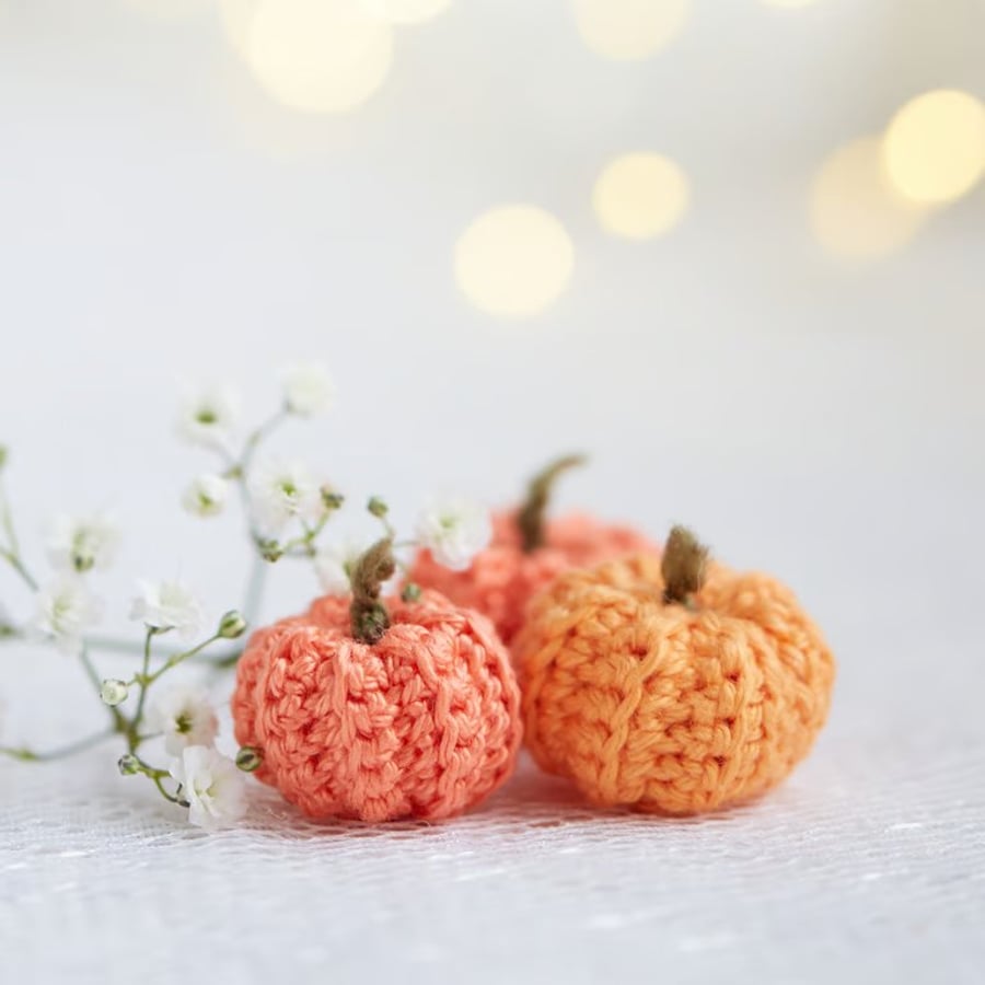  2 Miniature crochet pumpkins, tiny amigurumi pumpkins, doll accessories