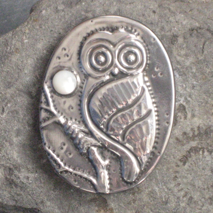 Owl Brooch in Silver Pewter