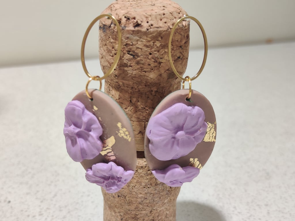  floral oval gold earrings