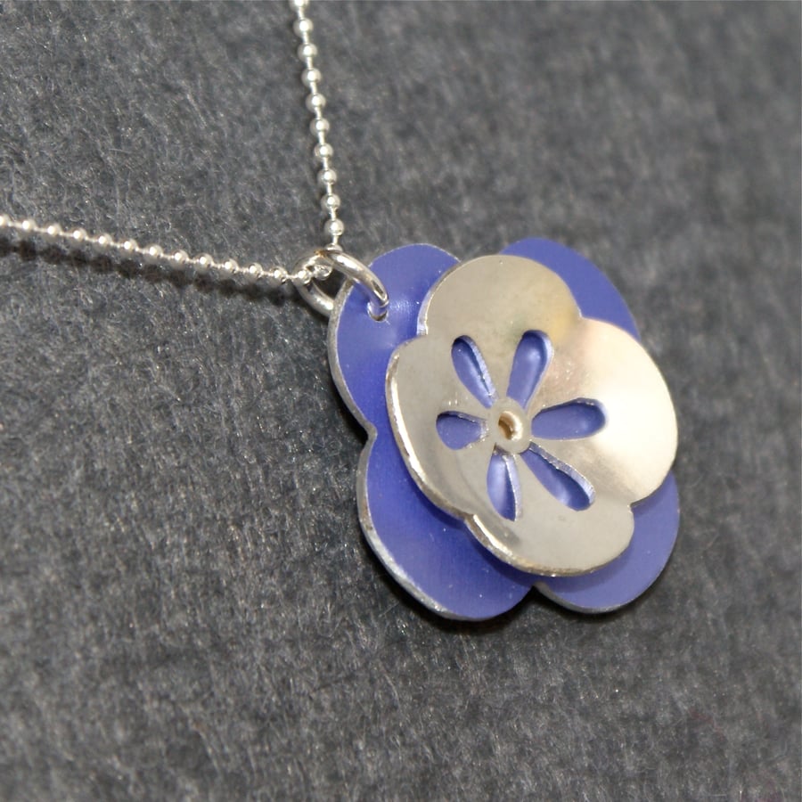 Retro flower pendant necklace - pansy shape