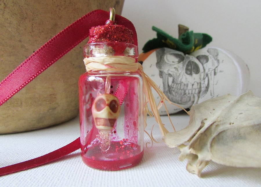 Scull in a Bottle, Halloween Decoration, Hanging Scull