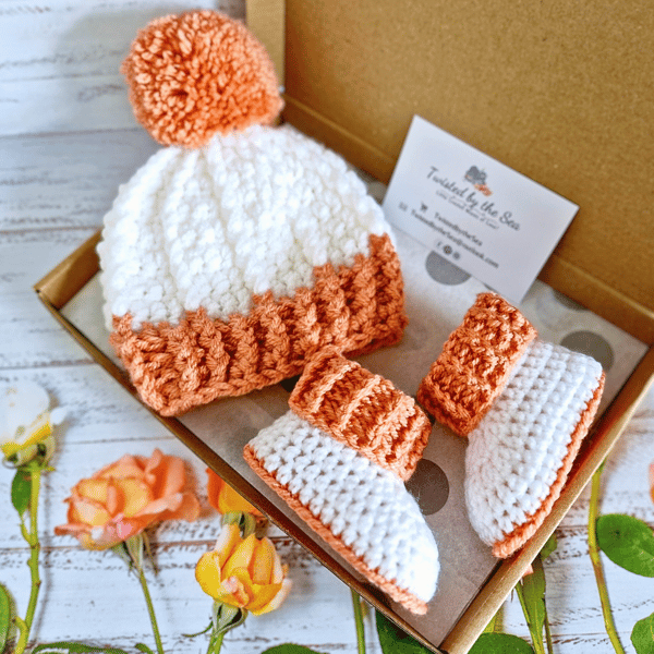 Newborn Pom-Pom Hat and Booties in White and Vintage Peach 