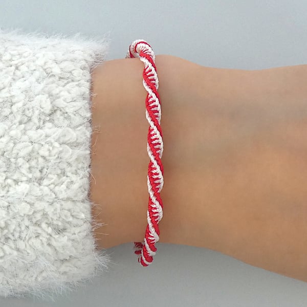 7 inch two tone bracelet for women. Adjustable macrame bracelet.         REF:620
