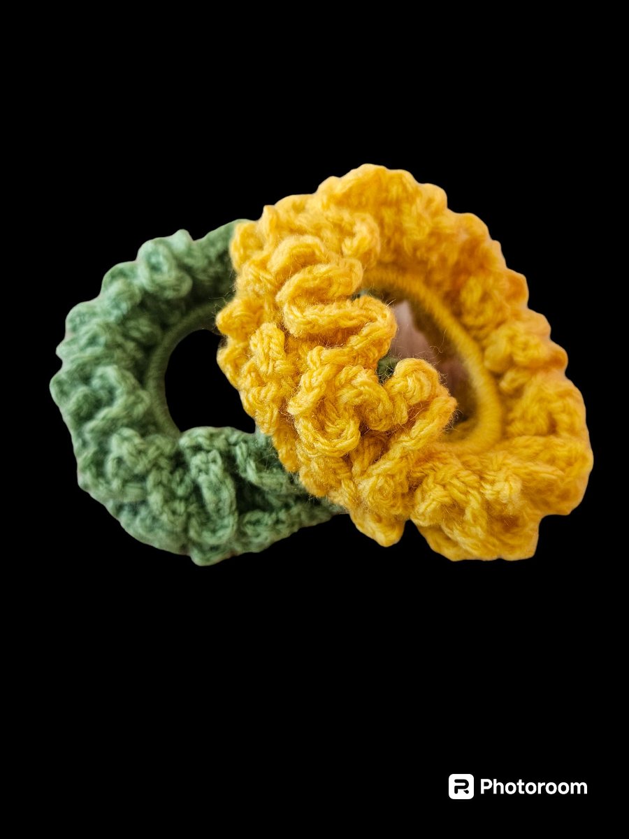 Crochet scrunchie set