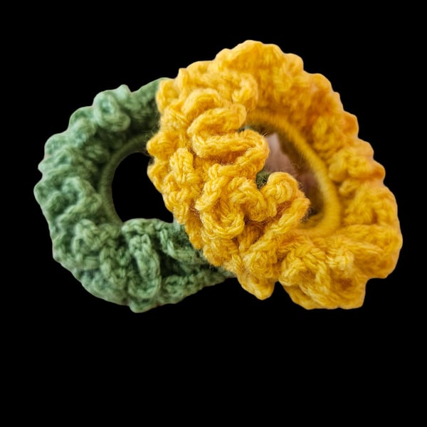 Crochet scrunchie set