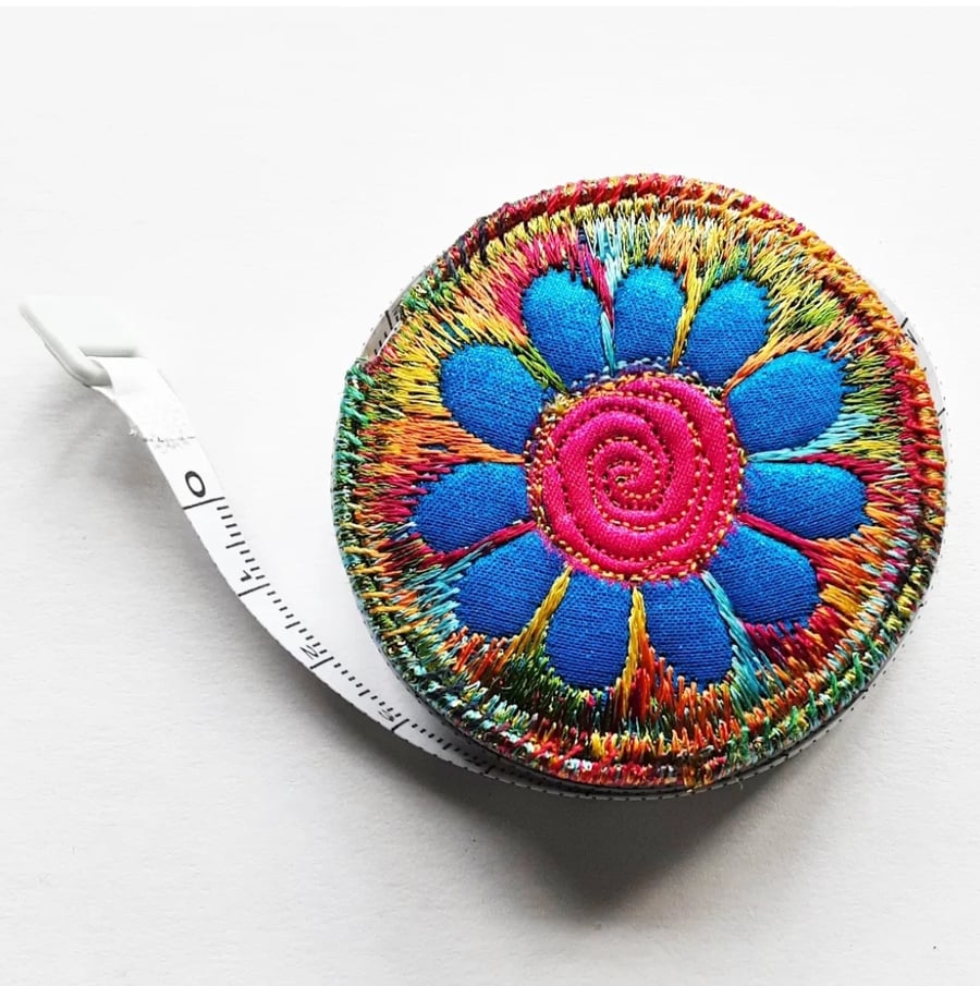 Free machine embroidery retractable tape measure 