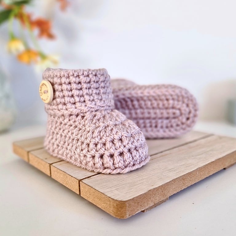 Crochet Baby Booties – Newborn Gift (Mushroom)