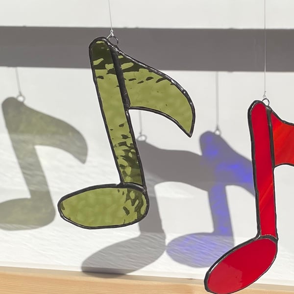 Stained glass musical note hanging suncatcher