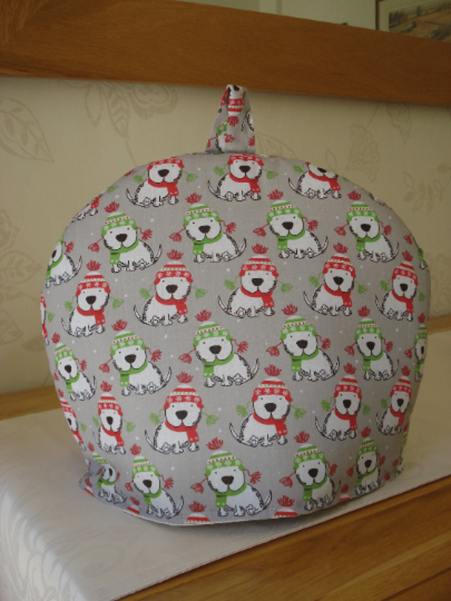 Handmade Christmas Tea Cosy With Little Dogs Wearing Hats And Scarves (R338)