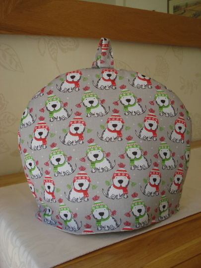 Handmade Christmas Tea Cosy With Little Dogs Wearing Hats And Scarves (R338)