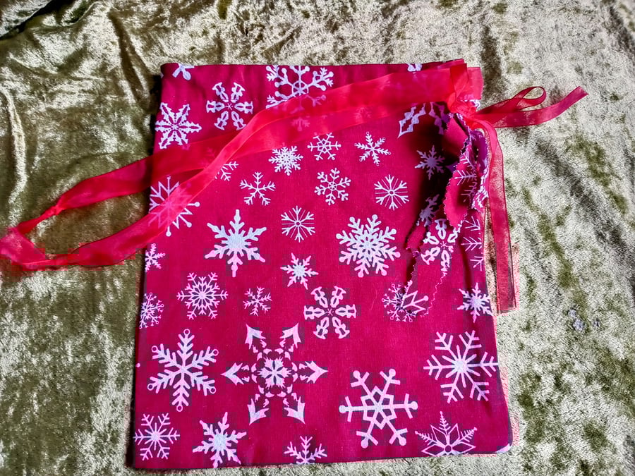 Reusable Christmas gift bag with Festive Bow Folksy
