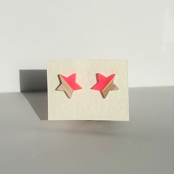 Light Wood And Neon Hot Fuchsia Pink Resin Sterling Silver Star Stud Earrings